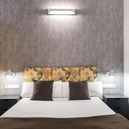 Beautiful Renovated Loft Minutes From The Beach บาร์เซโลนา ภายนอก รูปภาพ