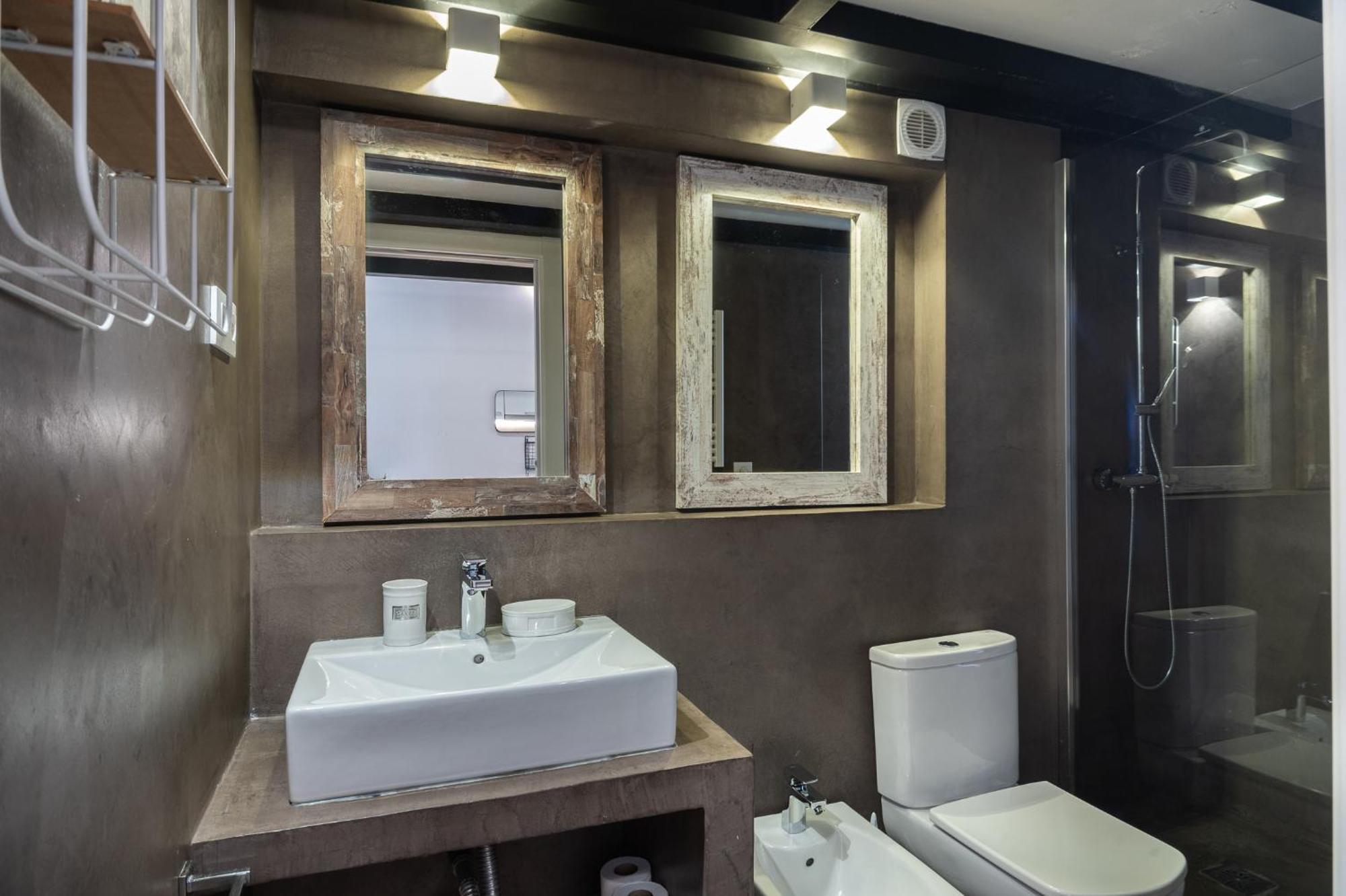 Beautiful Renovated Loft Minutes From The Beach บาร์เซโลนา ภายนอก รูปภาพ