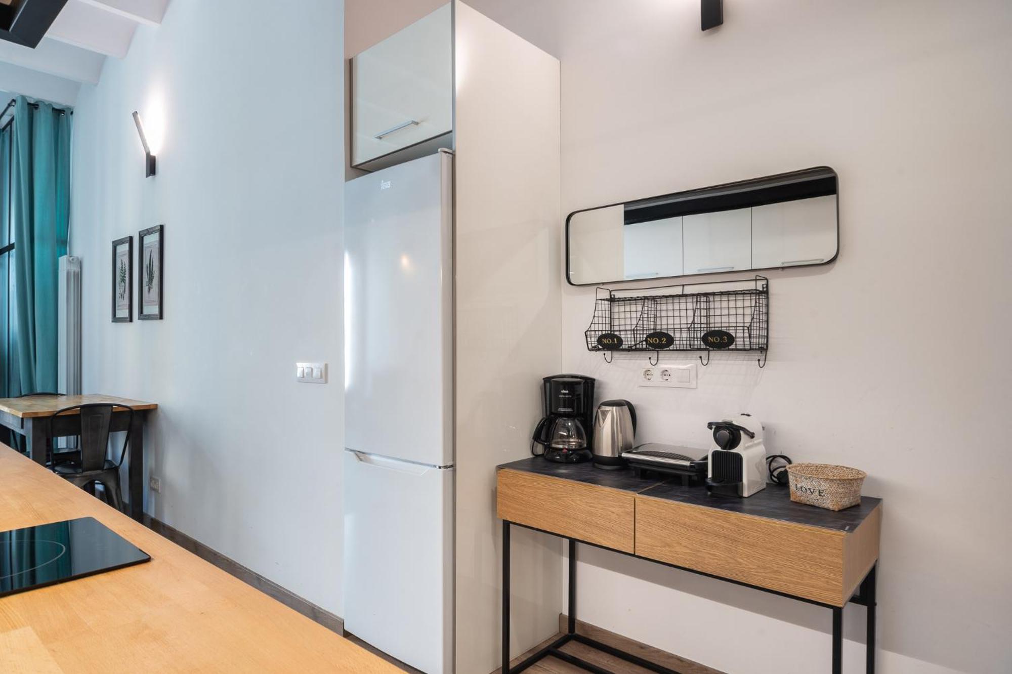 Beautiful Renovated Loft Minutes From The Beach บาร์เซโลนา ภายนอก รูปภาพ