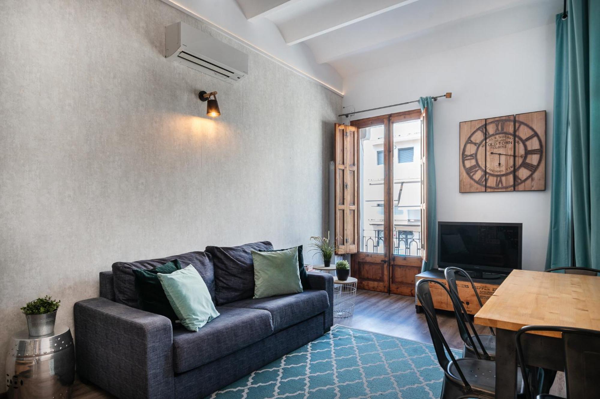 Beautiful Renovated Loft Minutes From The Beach บาร์เซโลนา ภายนอก รูปภาพ